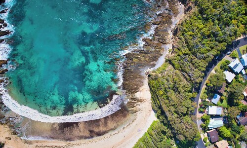 Walk-to-Beach Home with Bush Views|Carramar Dream