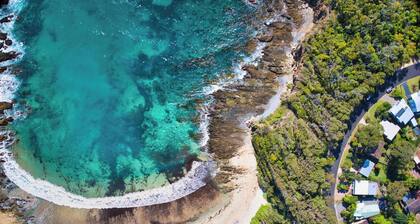 Walk-to-Beach Home with Bush Views|Carramar Dream