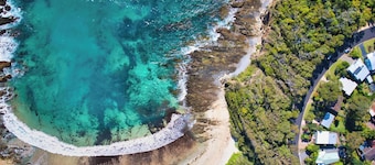 Walk-to-Beach Home with Bush Views|Carramar Dream