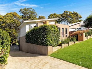 Exterior - Walk-to-Beach Home with Bush Views|Carramar Dream (Lilli Pilli)