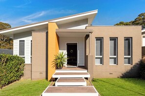 Exterior - Walk-to-Beach Home with Bush Views|Carramar Dream (Lilli Pilli)