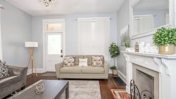 Apartment, 1 Queen Bed with Sofa bed, Patio, Garden View (Queen City Suites 1) | Living area