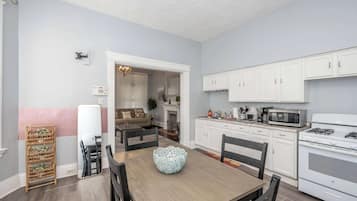 Apartment, 1 Queen Bed with Sofa bed, Patio, Garden View (Queen City Suites 1) | Private kitchen