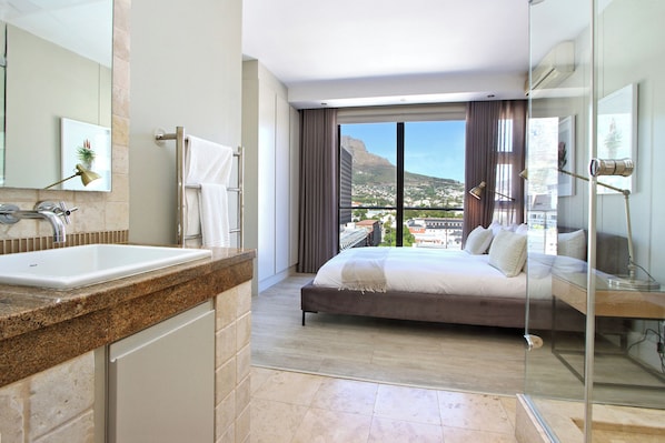 Deluxe Penthouse, Patio, City View