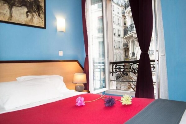 Cribs/infant beds - Hotel Audran (Paris)
