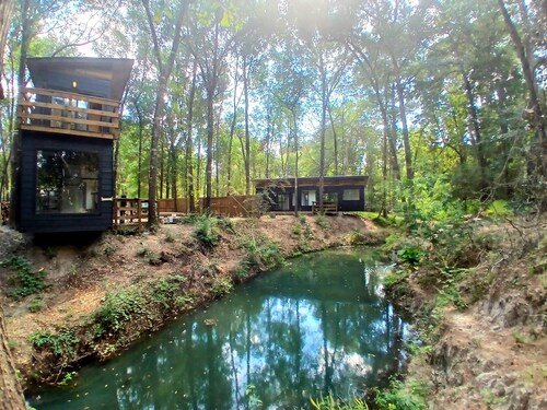 Waterfront Retreat -Fishing creek , BBQ & S'more