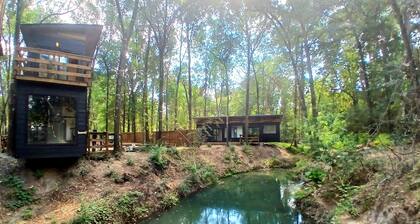 Waterfront Retreat -Fishing creek , BBQ & S'more