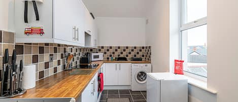 Basic Apartment | Private kitchen