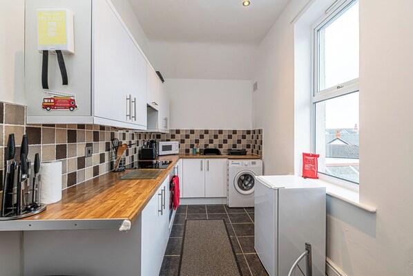 Basic Apartment | Private kitchen - Two Bedroom Apartment by Guestz (Colwyn Bay)