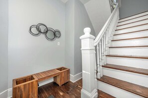 獨棟房屋, 多張床, 庭院, 花園景觀 (Queen City Suites) | 住宿內部