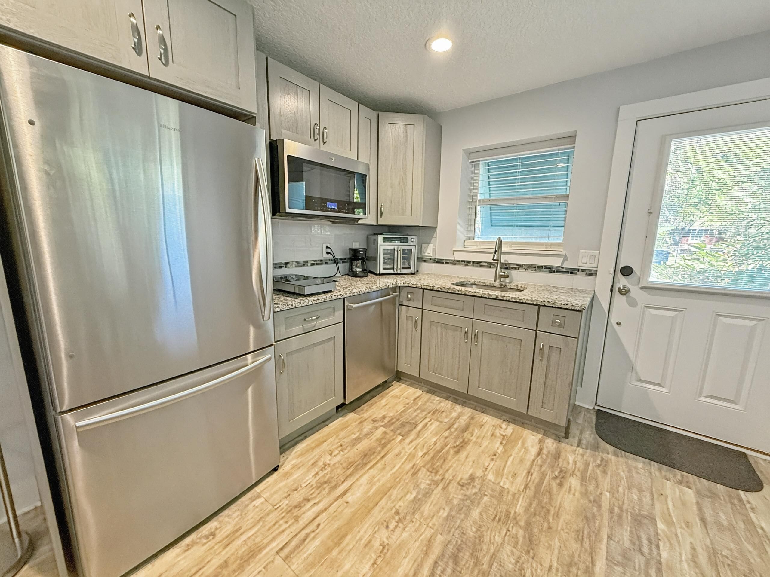 Microwave, dishwasher