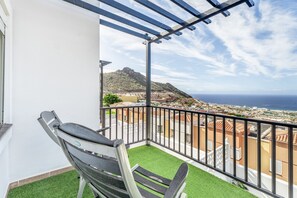Property grounds - Vacation Apartment 'Ocean View Costa Adeje' with Sea View, Private Terrace and Wi-Fi (Costa Adeje)