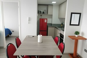 A compact kitchen with a refrigerator, sink, and countertop. - Edificio Stepke (Temuco)