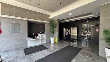 Classic Apartment | Lobby