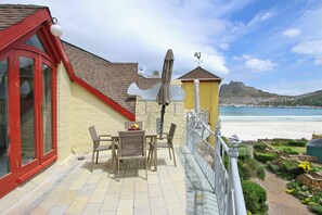 Departamento clásico, 2 habitaciones, balcón, vista a la playa | Vista del balcón