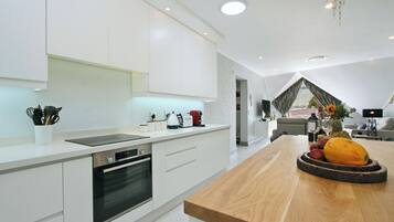 Classic-Apartment, 2 Schlafzimmer, Balkon, Strandblick | Eigene Küche