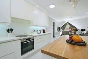 Departamento clásico, 2 habitaciones, balcón, vista a la playa | Cocina privada