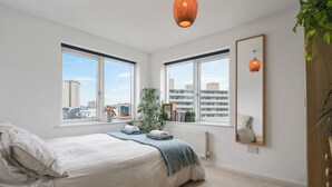 Unclassified image, 3 of 18, button - Bright London Apartment • 2 Beds • Modern • City & Canal Views • Parks & Market (London)