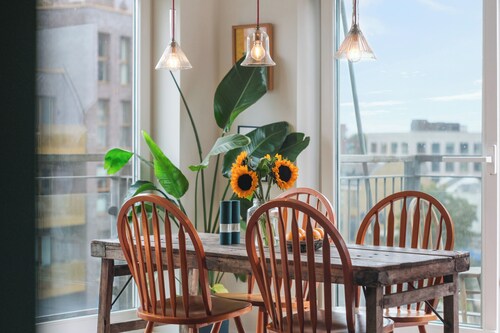 Bright London Apartment • 2 Beds • Modern • City & Canal Views • Parks & Market