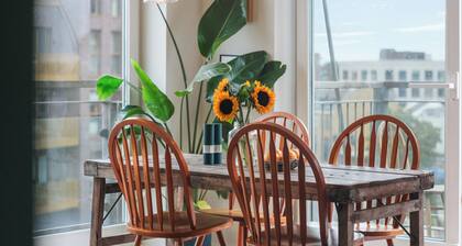 Bright London Apartment • 2 Beds • Modern • City & Canal Views • Parks & Market