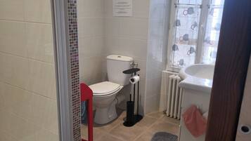 Dusch, hårtork och handdukar