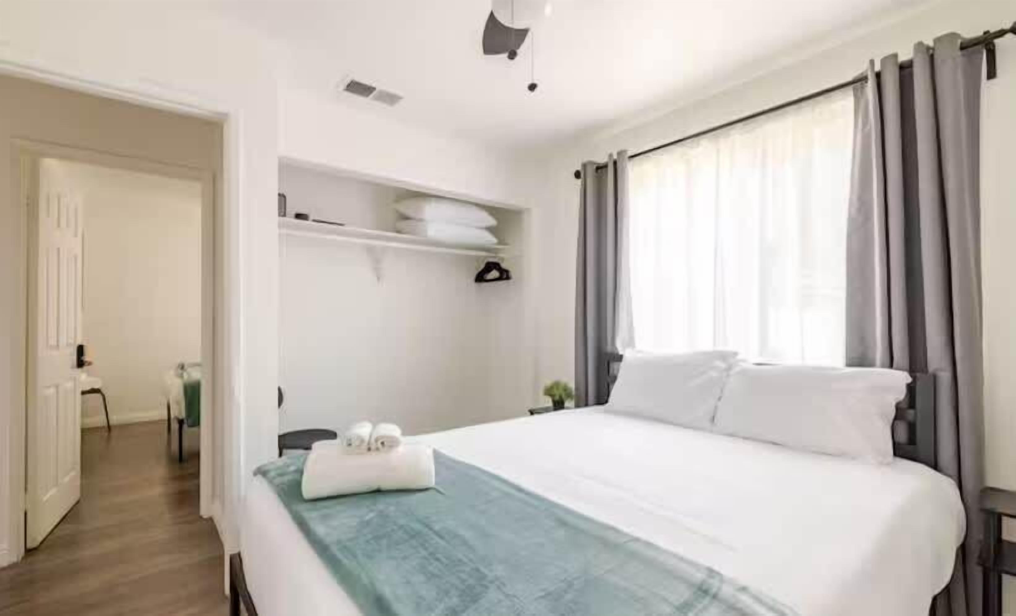 3 多间卧室、WiFi、床单