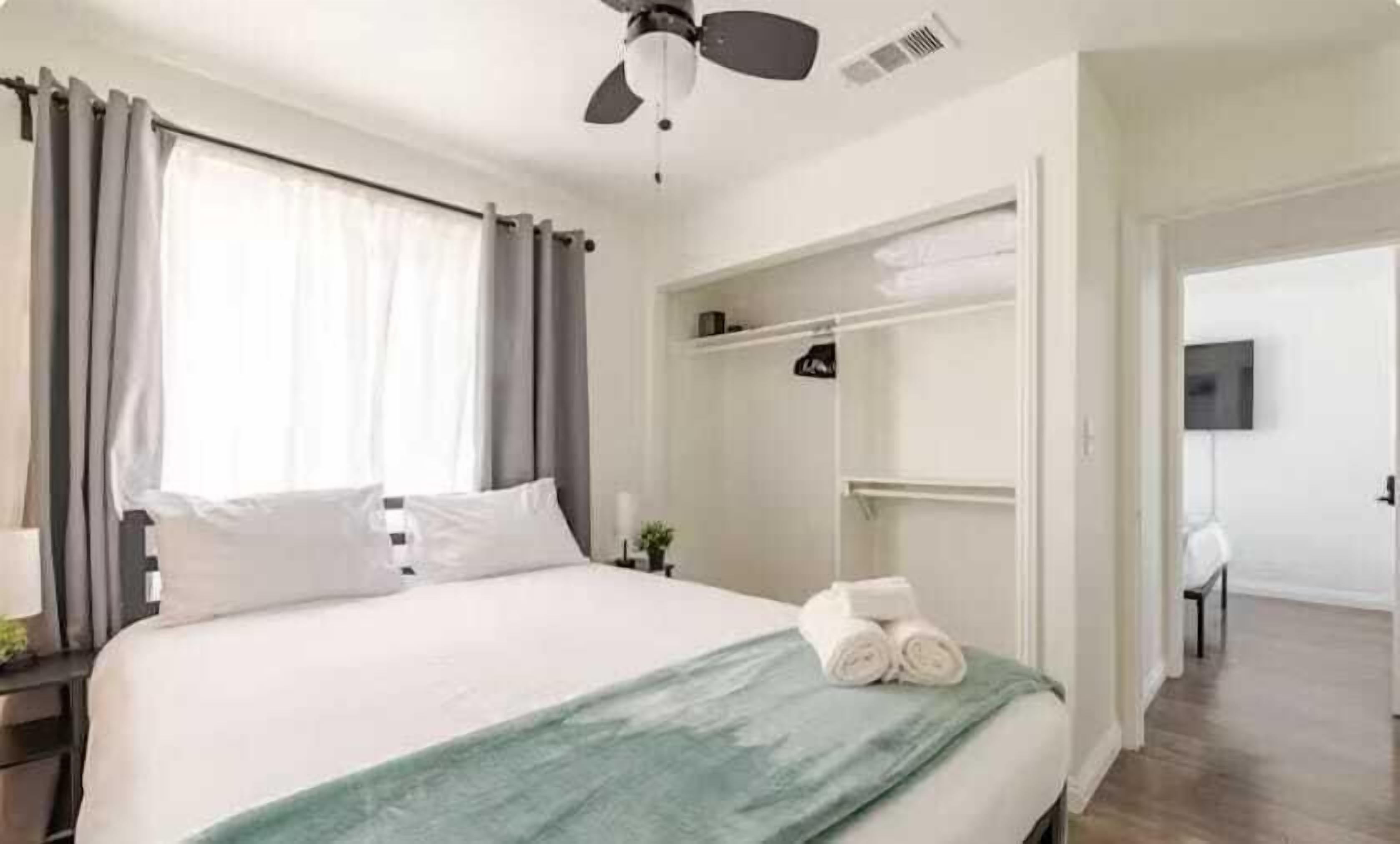 3 bedrooms, WiFi, bed sheets