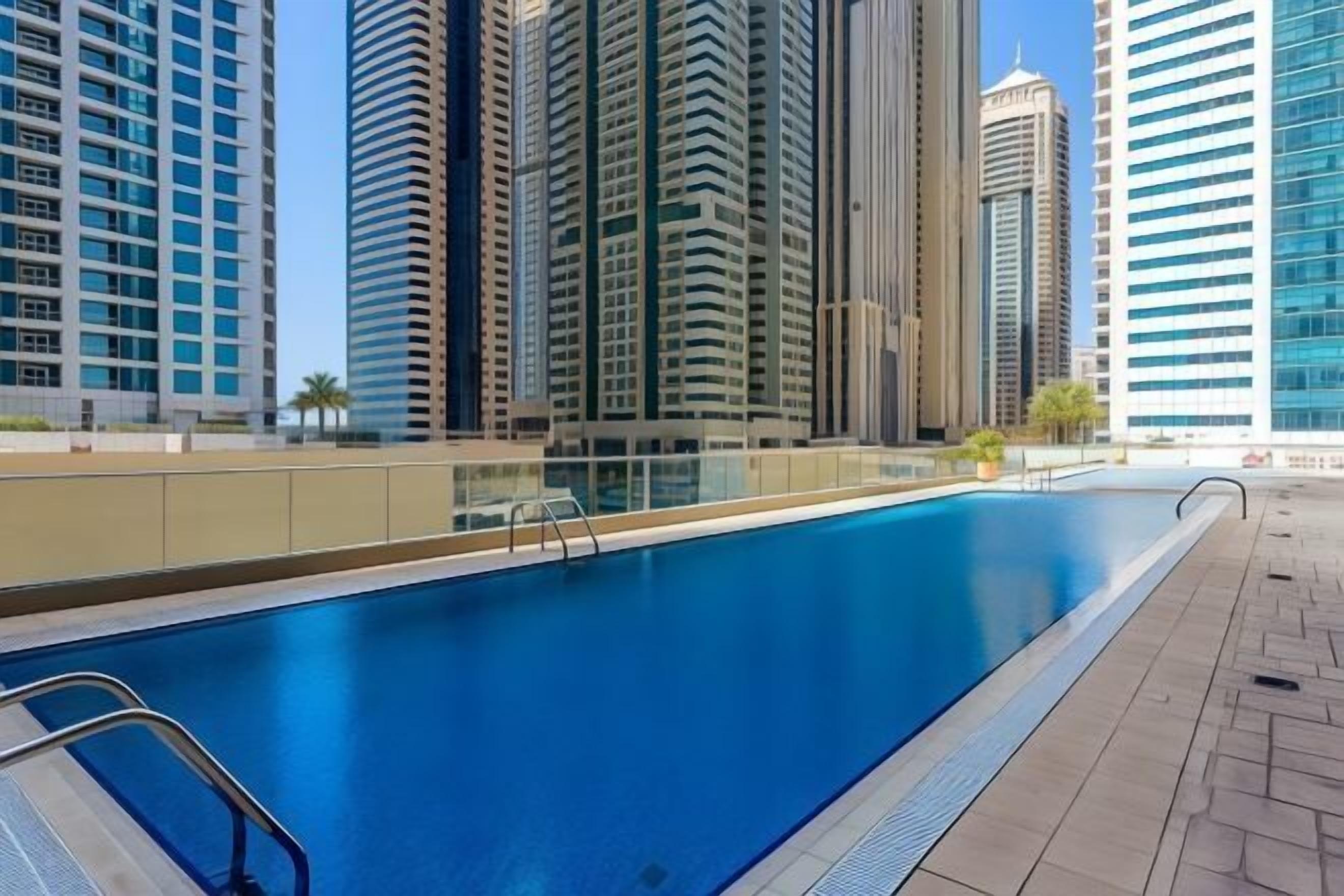 Kolam renang terbuka