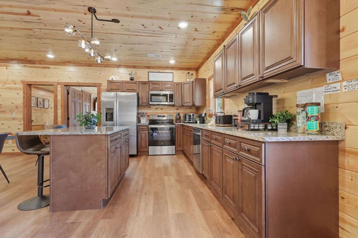 Frigorífic, microones, forn i placa de cuina 