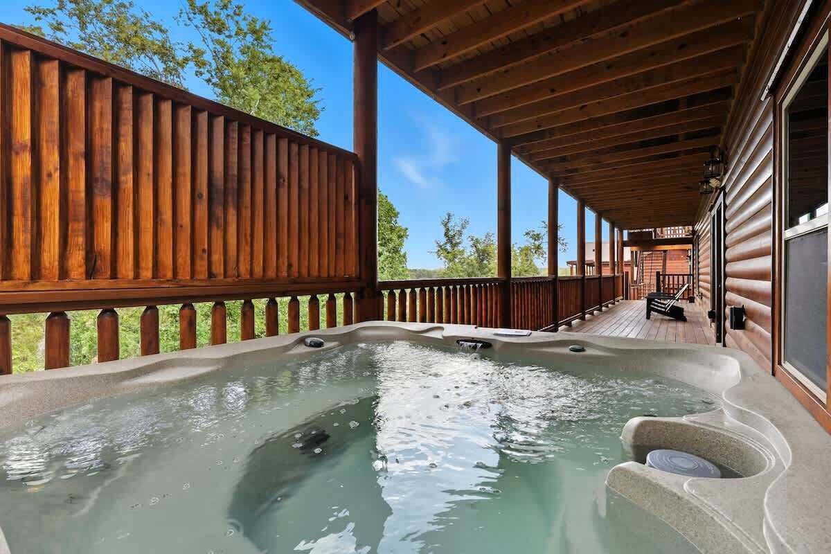 Banyera d'hidromassatge a l'aire lliure