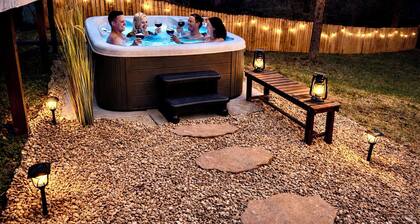 Smoky Mountain Wizard House, Hot Tub, Floating Candles, Private Creek, Big Yard