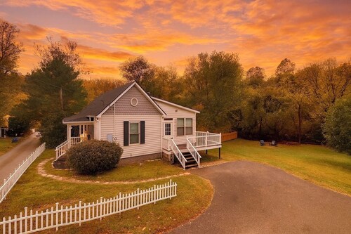 The Whimsical Wand, Creekside Cozy Magical Stay