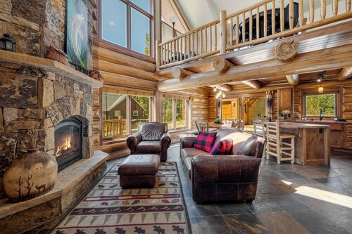 Beautiful 4-bedroom, 3-bath Home including Mother-in-Law Suite and Private Hot T
