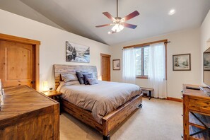 3 bedrooms, desk, free WiFi, bed sheets