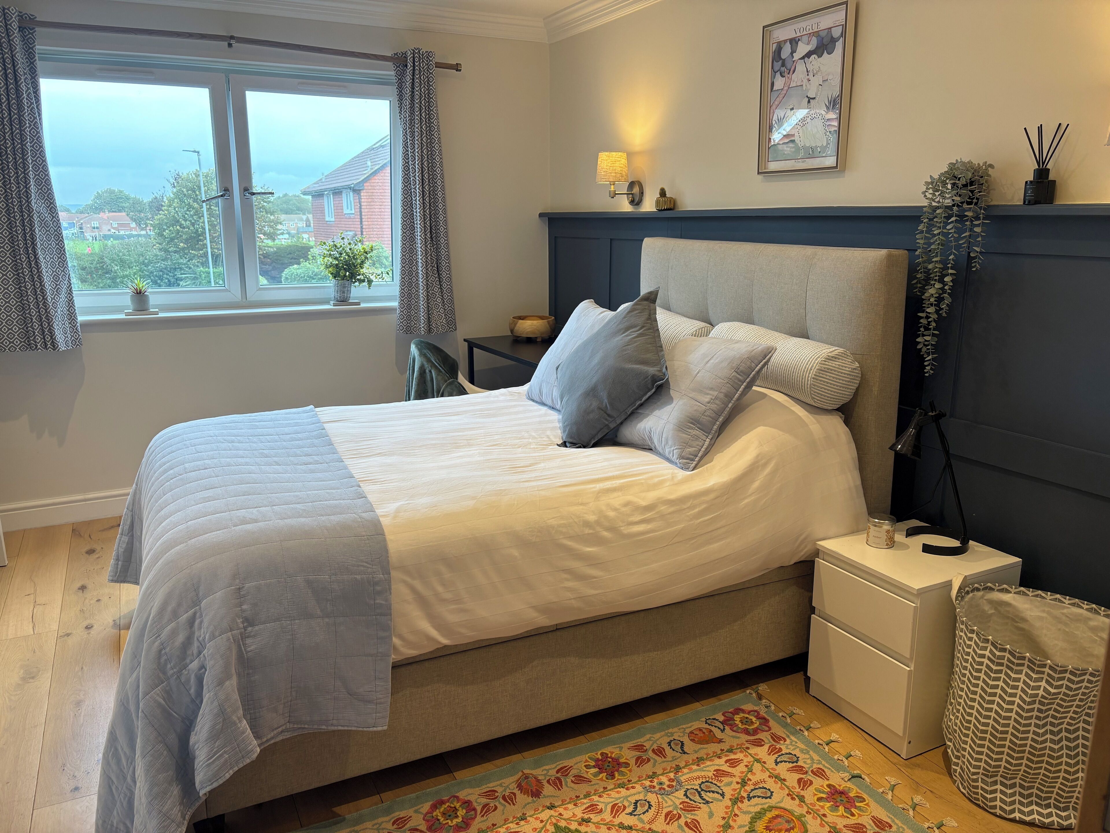 5 bedrooms, iron/ironing board, WiFi, bed sheets