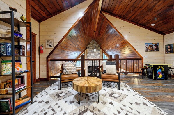 Interior - Perfect 1BR Retreat Chalet (Broken Bow)