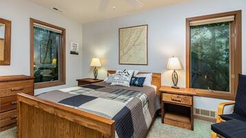 4 bedrooms, iron/ironing board, free WiFi, bed sheets