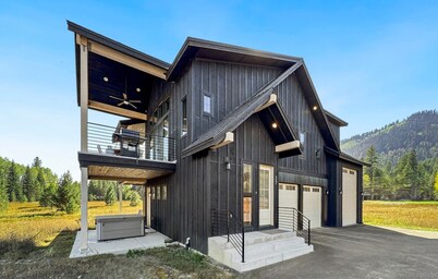 Mountain Escape with Hot Tub & Loft Near Tamarack Resort