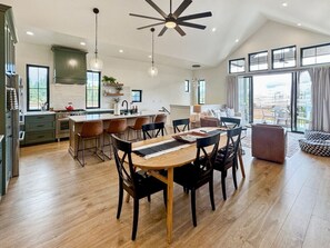 Dining - Mountain Escape with Hot Tub & Loft Near Tamarack Resort (Donnelly)
