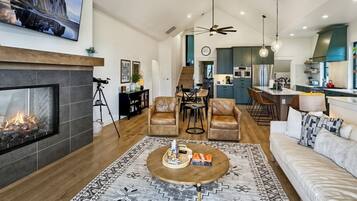 Televisión y chimenea