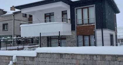 ERCİYES DAĞI KAYAK MERKEZİ YAKINI BİREYSEL İKİ KATLI VİLLA