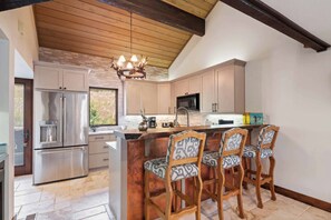 Fridge, microwave, oven, stovetop - Ridgepoint Townhome 192 (Beaver Creek)