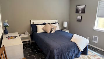 Iron/ironing board, WiFi, bed sheets