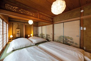 Villa superior, balcón, vista a la ciudad | Cortinas blackout, tabla de planchar con plancha y wifi gratis 