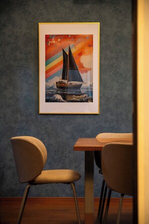 Villa superior, balcón, vista a la ciudad | Servicio a la habitación