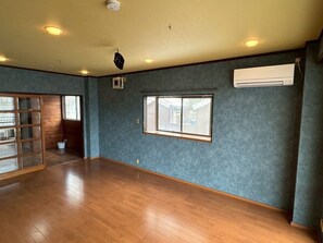 遮光窗帘、熨斗/熨衣板、免费 WiFi