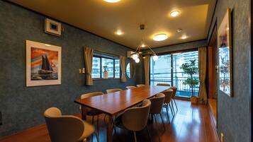 Superior Villa, Balcony, City View | In-room dining