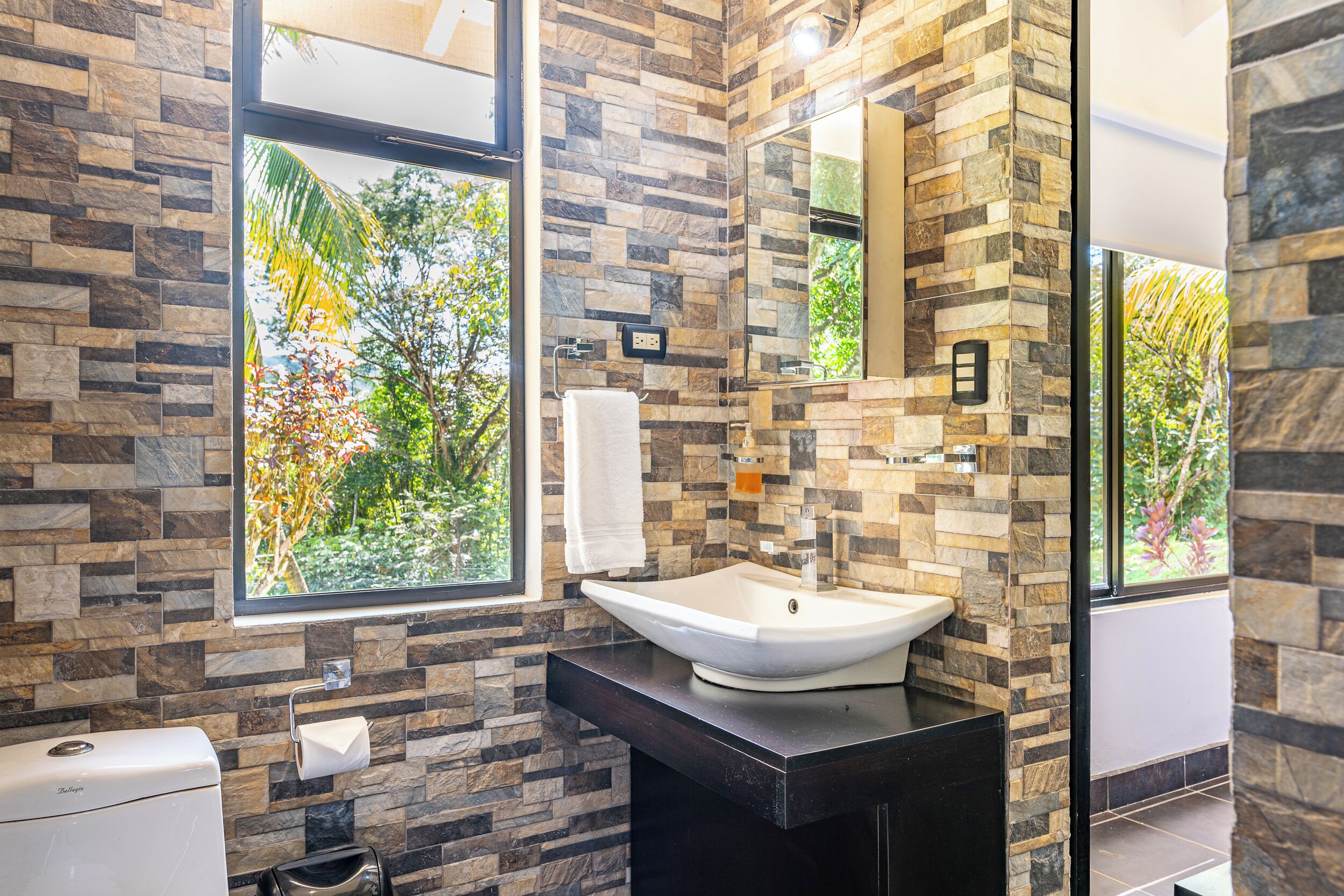 Hårtork och handdukar