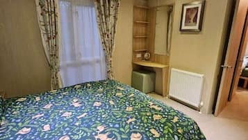 2 bedrooms, individually decorated, individually furnished