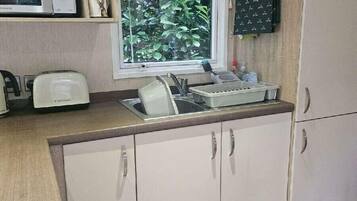 Cookware/dishes/utensils